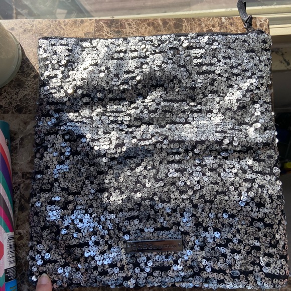 BCBG Generation Black/Silver Sequined Foldover Clutch Bag with pouch NWOT - Picture 3 of 5